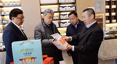 中國人民銀行黨委書記、中國銀保監(jiān)會(huì)主席郭樹清蒞臨公司調(diào)研產(chǎn)業(yè)化扶貧工作